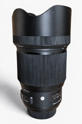 Sigma 85mm hsm art - f1.4,